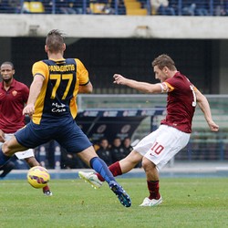 Diimbangi Verona 1-1, Roma Semakin Tertinggal dari Juventus