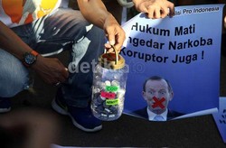 Sindiran Warga Australia Terhadap Abbott Setelah Muncul #KoinUntukAustralia