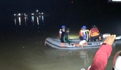 Kapal Penumpang Tenggelam di Sungai Jeneberang Sulsel, 2 Tewas