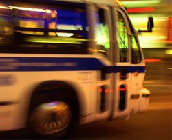 6 Tips Penting Liburan Naik Bus Malam Bareng Anak