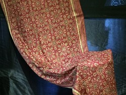 Kain Tradisional Kuno Berusia 200 Tahun Dipamerkan