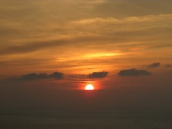awan dan senja