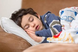Peneliti dari Australia Bilang Tidur Siang Bikin Anak Mudah Begadang