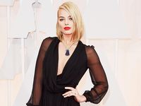 Ini Kalung Rp 19 Miliar Margot Robbie