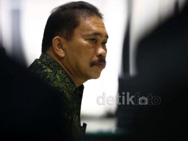 Bonaran Didakwa Menyuap Akil Rp 1,8 M