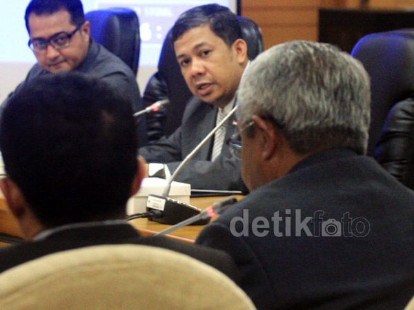 Kisruh PSSI Sampai ke DPR Kisruh PSSI Sampai ke DPR
