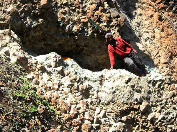 Menyabung Nyawa Demi Fire Opal di Wonogiri Menyabung Nyawa Demi Fire Opal di Wonogiri