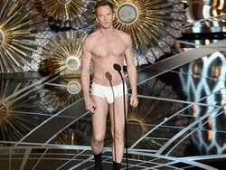 Duh! Neil Patrick Harris Cuma Pakai Kolor di Panggung Oscar