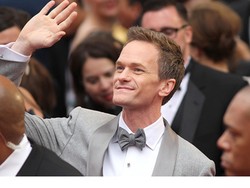 Neil Patrick Harris Dihantui Selfie Ellen DeGeneres