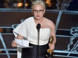 Sesuai Prediksi, Patricia Arquette Bawa Pulang Oscar Berkat Boyhood