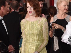Ups! Underwear Emma Stone Ngintip di Red Carpet Oscar