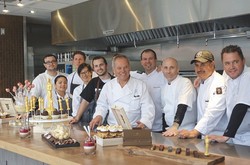 Foto Selfie hingga Pajang Jamur Truffle Jadi Kesibukan Chef Wolfgang Jelang Dinner Oscar