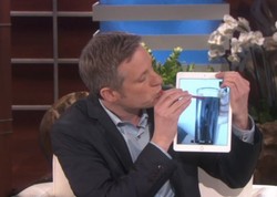 Amazing! Aksi Sulap di iPad yang Sukar Dipercaya