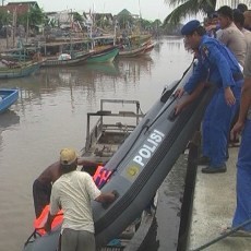 Seorang Pemancing Hilang Diterjang Ombak