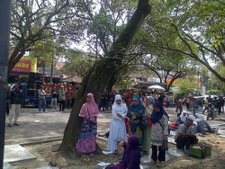 Sejak Yance Disidang, Warga Mengeluh Setiap Senin Jalan Depan PN Bandung Ditutup