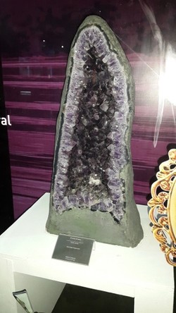 Museum Geologi Pamerkan Akik Ukuran Raksasa, dari Giok Sampai Kecubung