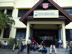 Samad Diperiksa 4 Perwira dan Didampingi 15 Pengacara