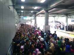Eskalator di Stasiun Sudirman Rusak, Penumpang KRL Menjerit