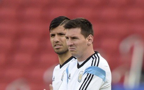 Aguero pada Messi: Di Atas Lapangan Lupakan Pertemanan