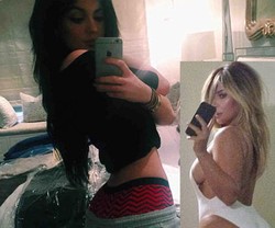 Kylie Jenner Foto Seksi Tiru Pose Kim Kardashian