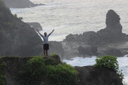 Uji Nyali di Pantai Siung, Gunungkidul