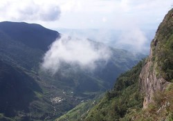 Asyik Bulan Madu, Turis Ini Jatuh dari Tebing di Sri Lanka