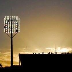 Di Bawah Lindungan Stadion