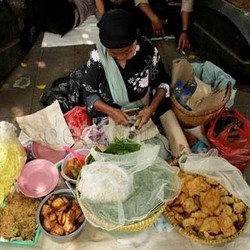 Suara Pedagang Kecil: Pak Jokowi, Harga-harga Jangan Dimahalin!