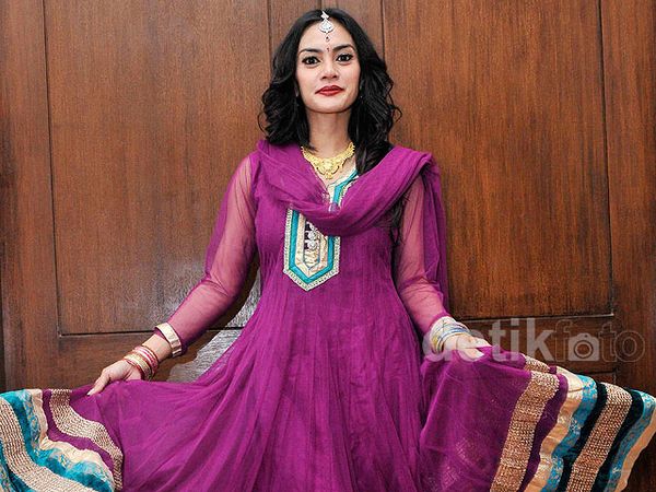 Masayu Anastasia Bergaya ala Bollywood, Cantik?