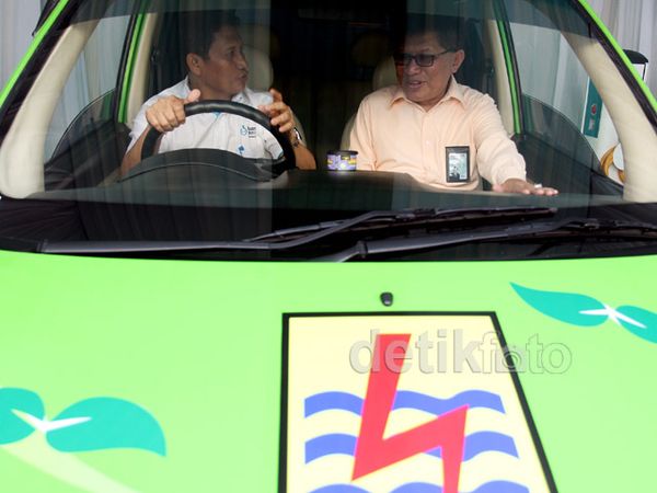 Mobil Listrik Buatan Anak Bangsa Dijajal di TMII Mobil Listrik Buatan Anak Bangsa Dijajal di TMII
