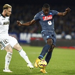 Napoli Pangkas Jarak dengan Roma Usai Taklukkan Sassuolo