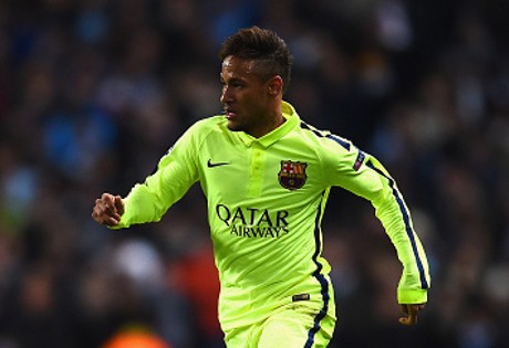 Neymar Ribut dengan Seorang Suporter City, Alves Marah Saat Diganti
