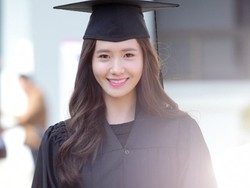 Lulus Kuliah, Yoona SNSD Dapat Penghargaan yang Sama dengan Lee Seung Gi