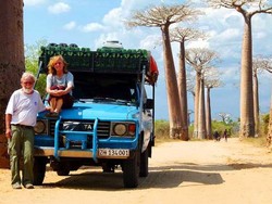 Naik Land Cruiser, Pasutri Ini Sudah Berjalan 692.227 Km Keliling Dunia