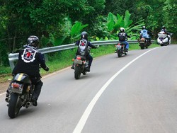 Touring Perdana Komunitas Motor Triumph Sejauh 600 Km