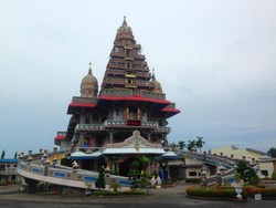 Wah! Ada Gereja yang Bentuknya Seperti Kuil di Medan