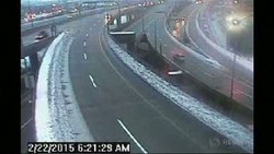 Sopir Mabuk, Truk Terjun Bebas dari Jalan Layang Boston