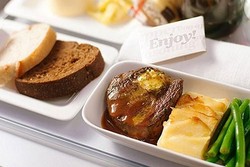 8 Maskapai Dengan Makanan Kelas Ekonomi yang Enak (1)