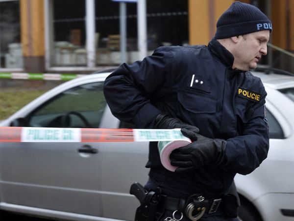 Penembak Brutal di Restoran, 8 Orang Tewas