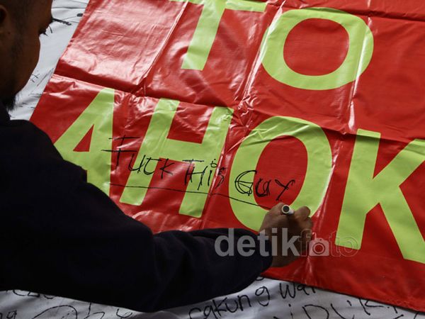 Anggota DPRD DKI Dukung Spanduk Cabut Mandat Ahok