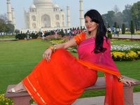 Berpose di Taj Mahal, Farah Quinn Cantik Bak Artis Bollywood