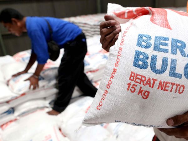 Melongok Gudang Bulog