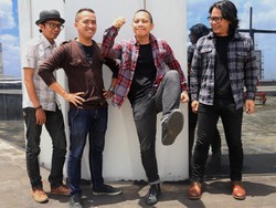 Setelah Berganti 3 Label, The Rain Akhirnya Jalan Sendiri