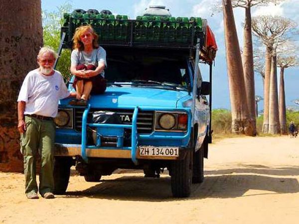 Pasutri Ini Keliling Dunia dengan Land Cruiser