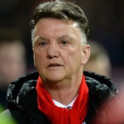 Kalau Gagal Finis Empat Besar, MU Diminta Tak Pecat Van Gaal