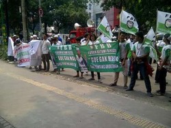 Massa FBR yang Gelar Demo di Depan DPRD Membubarkan Diri
