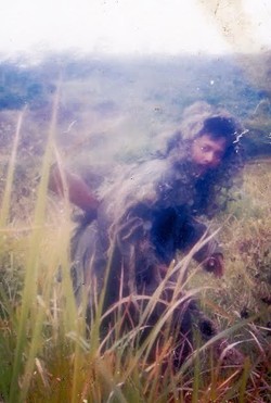 Saat Tatang Sniper Muda, Berkamuflase Menenteng Senjata dan Berbahaya