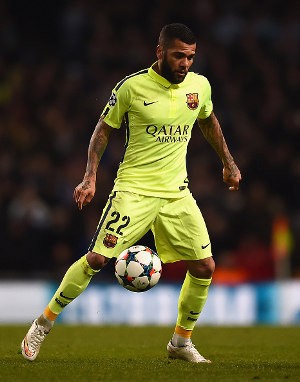 Marah Saat Diganti, Alves Minta Maaf