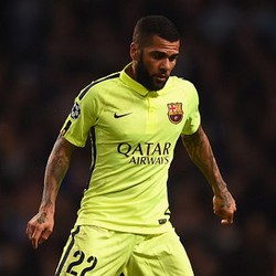 Marah Saat Diganti, Alves Minta Maaf