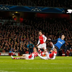 Cara Arsenal Bertahan Jadi Sorotan Wenger